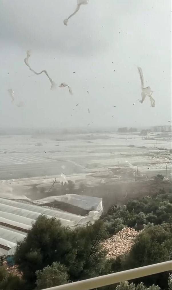 Seralar hayalet gibi uçtu! Pencereden bakan Antalyalılar gözlerine inanamadı 19